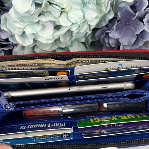 DC Comics Wonder Woman Double Sided Clutch Wallet - Picture 7 of 16